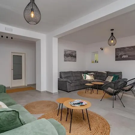 Βίλα Arborea By Guide Molunat